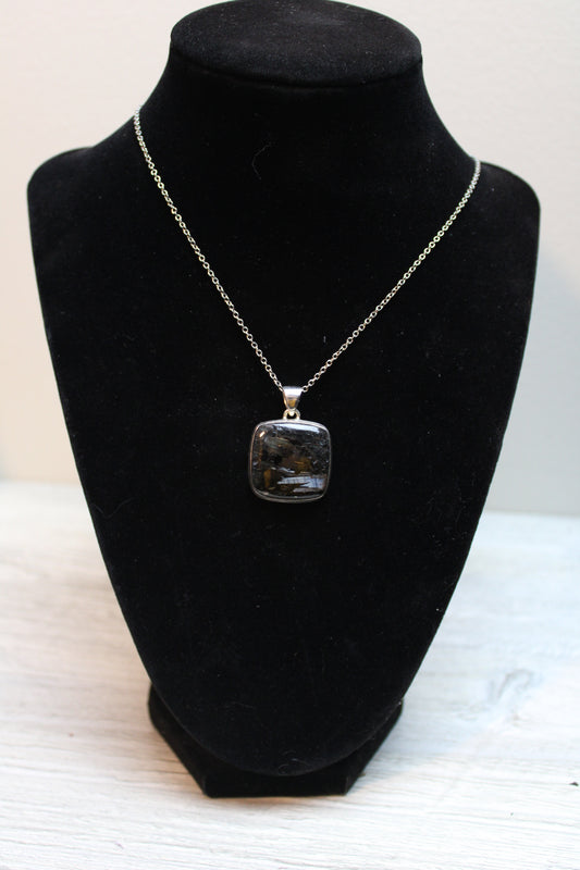 Nuummite pendant in 925 silver
